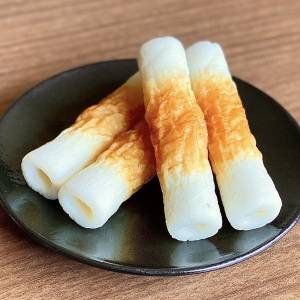 穴に詰めて焼くだけ。居酒屋もビビるほどウマい「ちくわ」の簡単レシピ