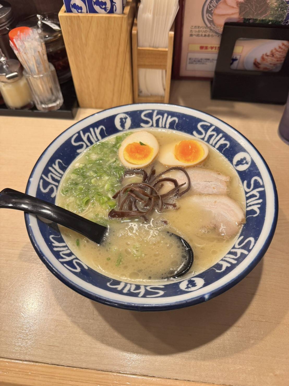 博多純情らーめん ShinShin 古門戸町店のラーメン