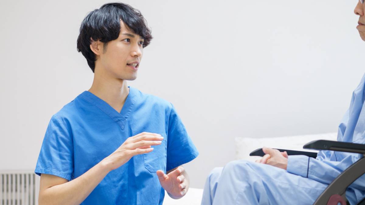 理学療法士の男性