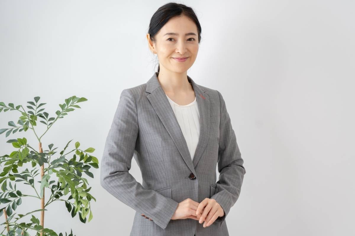 スーツ姿の女性