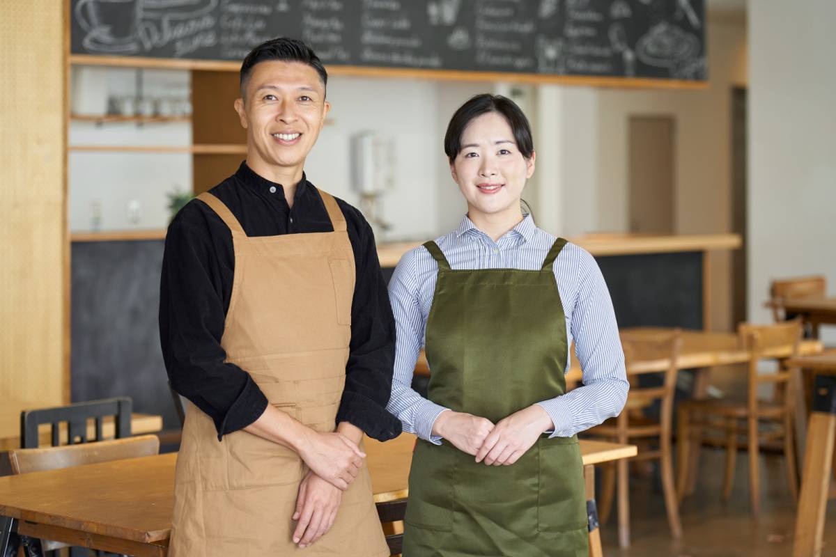 カフェを経営する夫婦