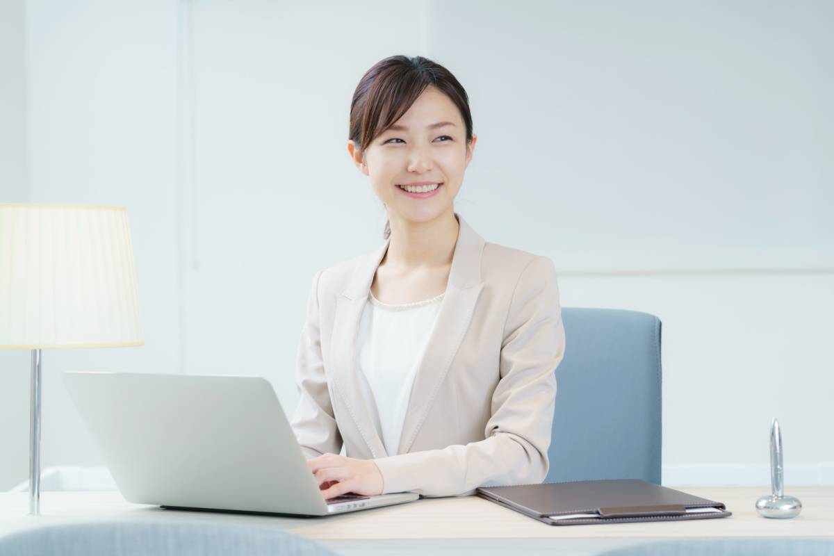 事務職の女性