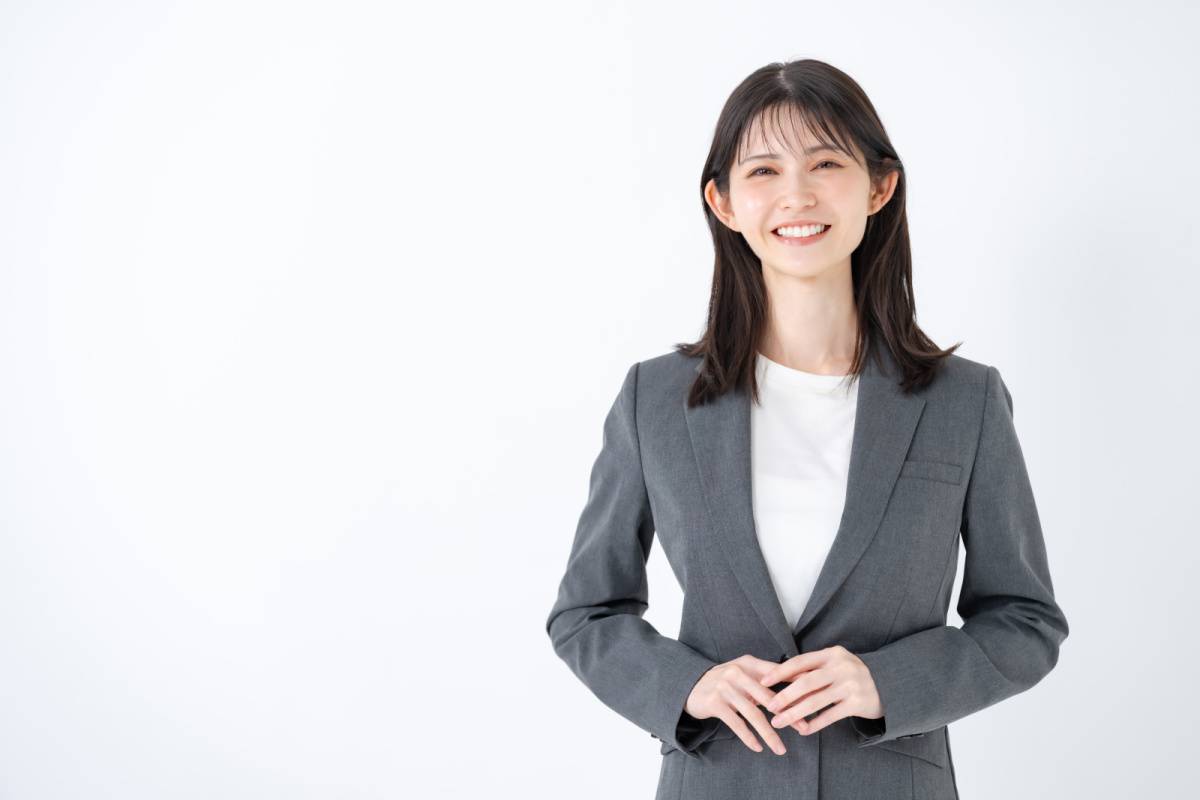スーツ姿の女性