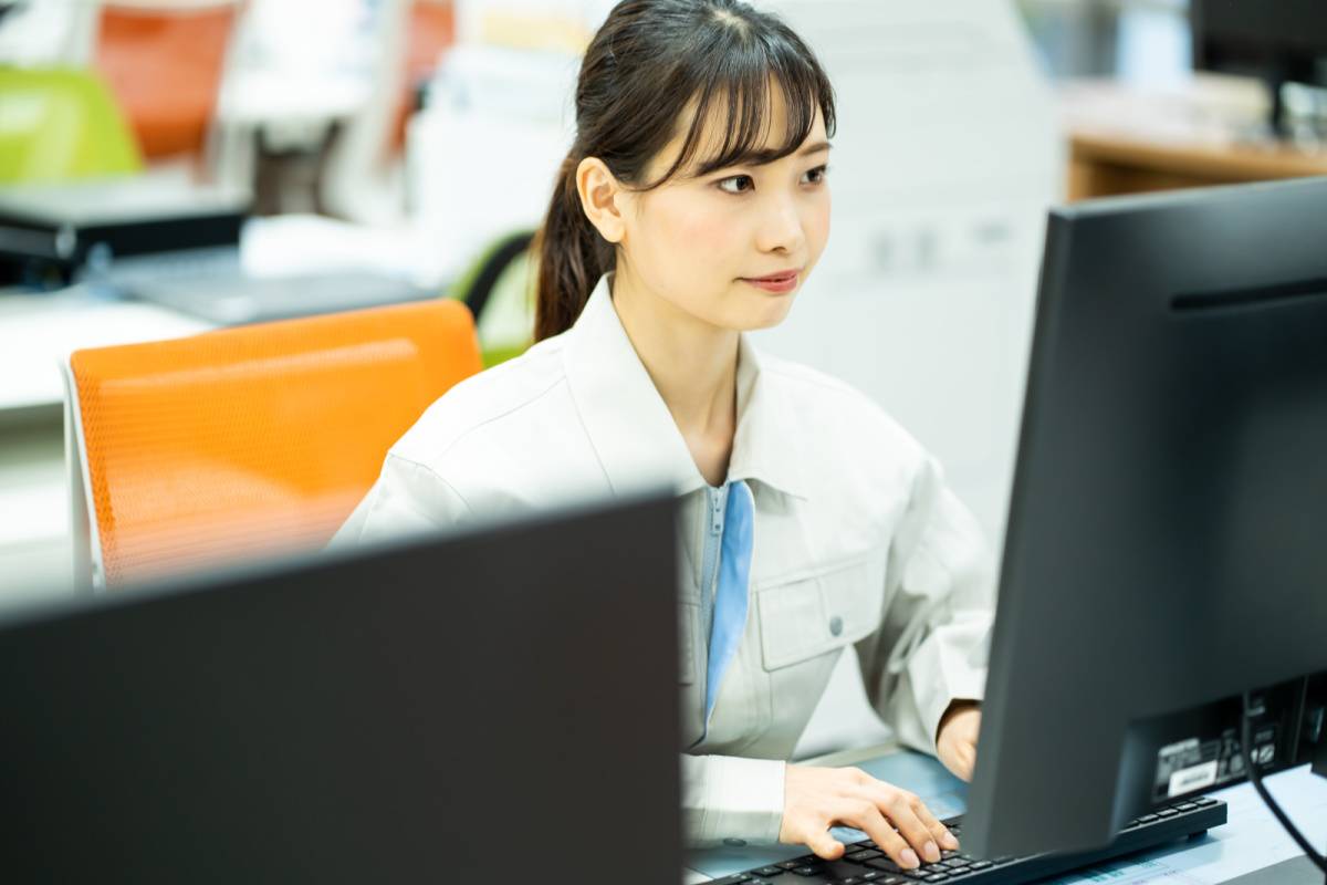 仕事をしている女性