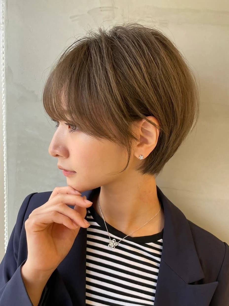 きれいめ耳掛けショート