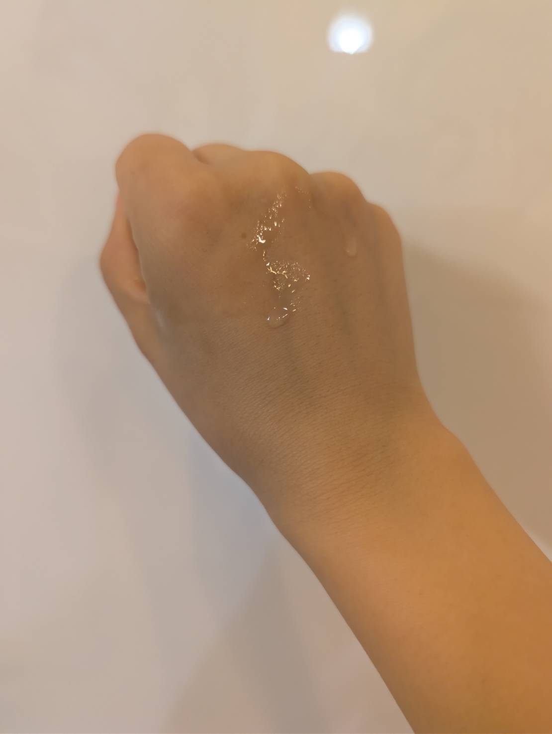 フマキラー　スキンベープミスト ハローキティを手にかけたところ