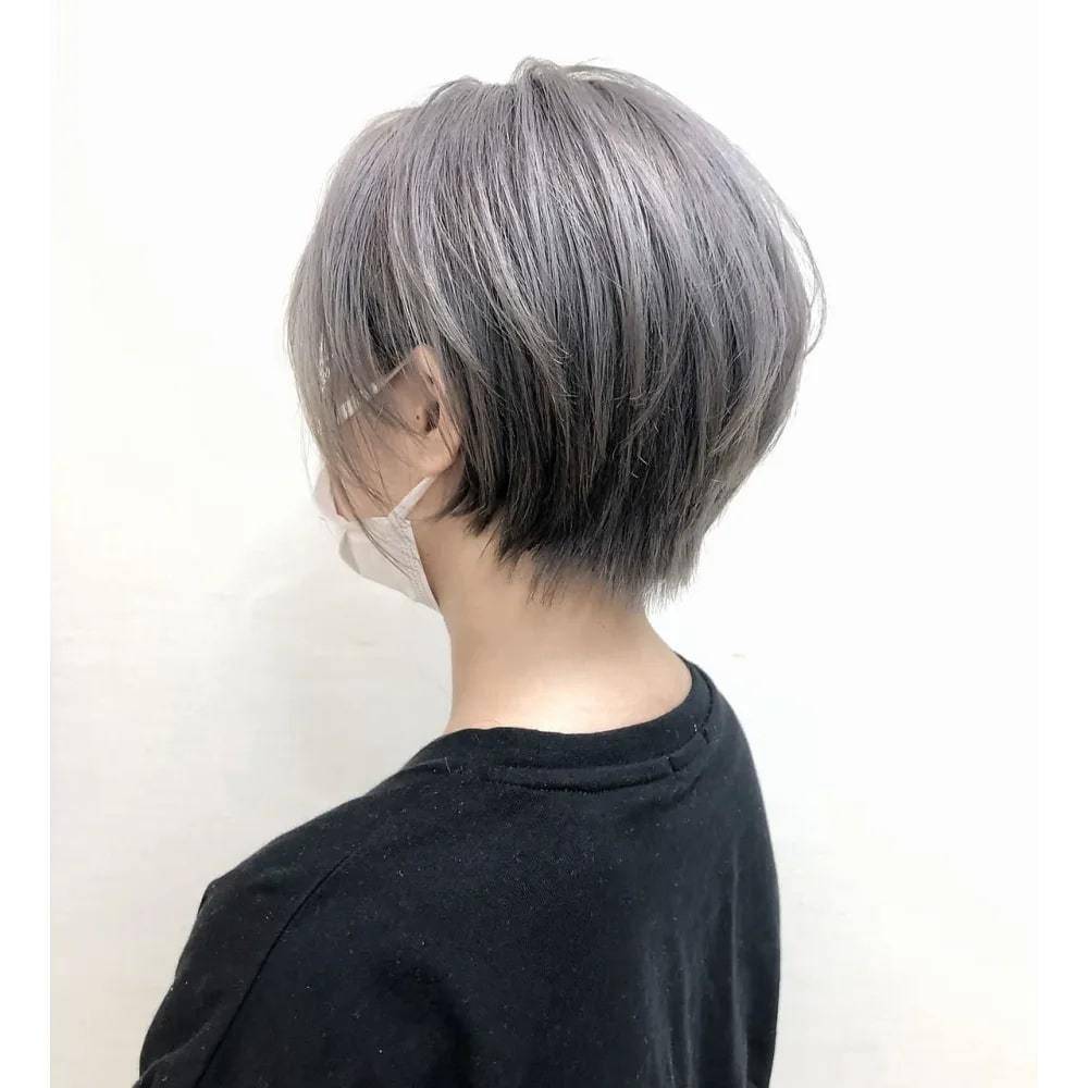 品のあるシルバーグレー