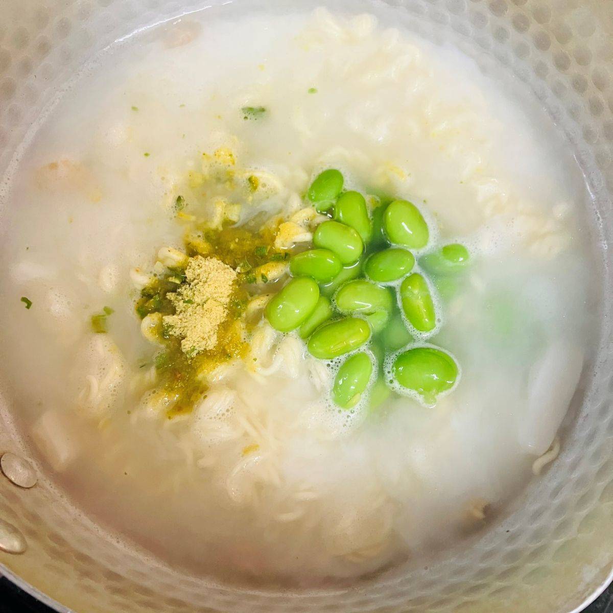 サッポロ一番公式の「ミルクシーフードラーメン」のレシピ