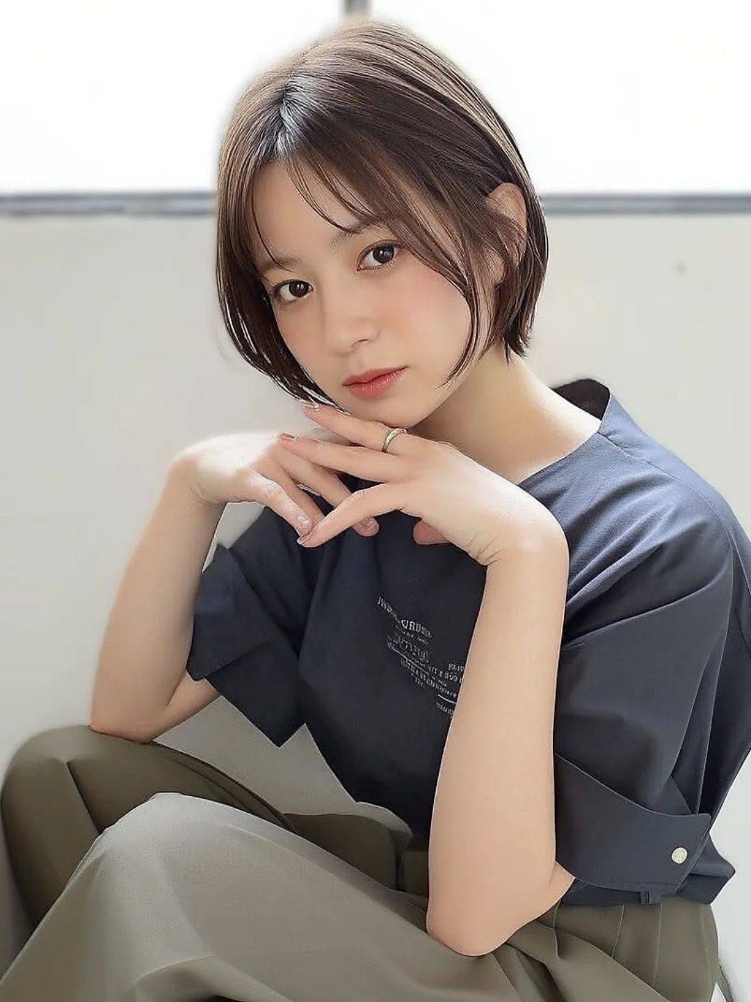 透明感のあるアッシュグレー