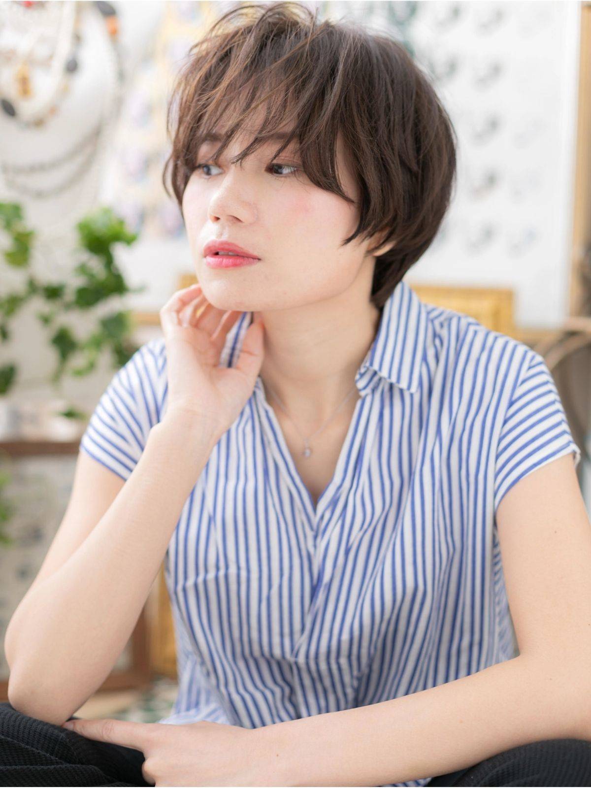 抜け感のあるフェザーショート