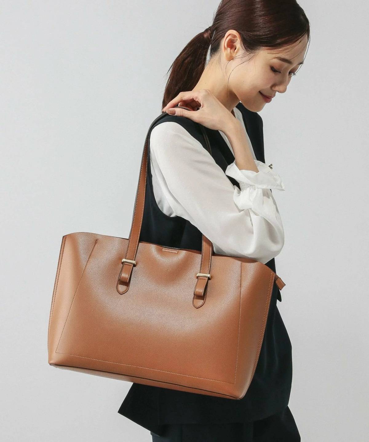 GLOBAL WORK スペ軽撥水6ポケA4トート