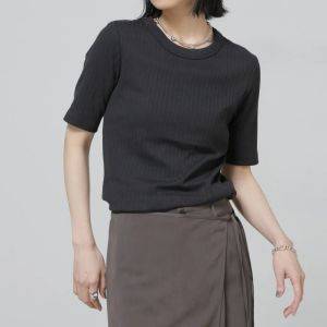 「ガンガン着回せる」初夏にぴったり！即洒落見えするモノトーンTシャツ3選【2026年5月版】