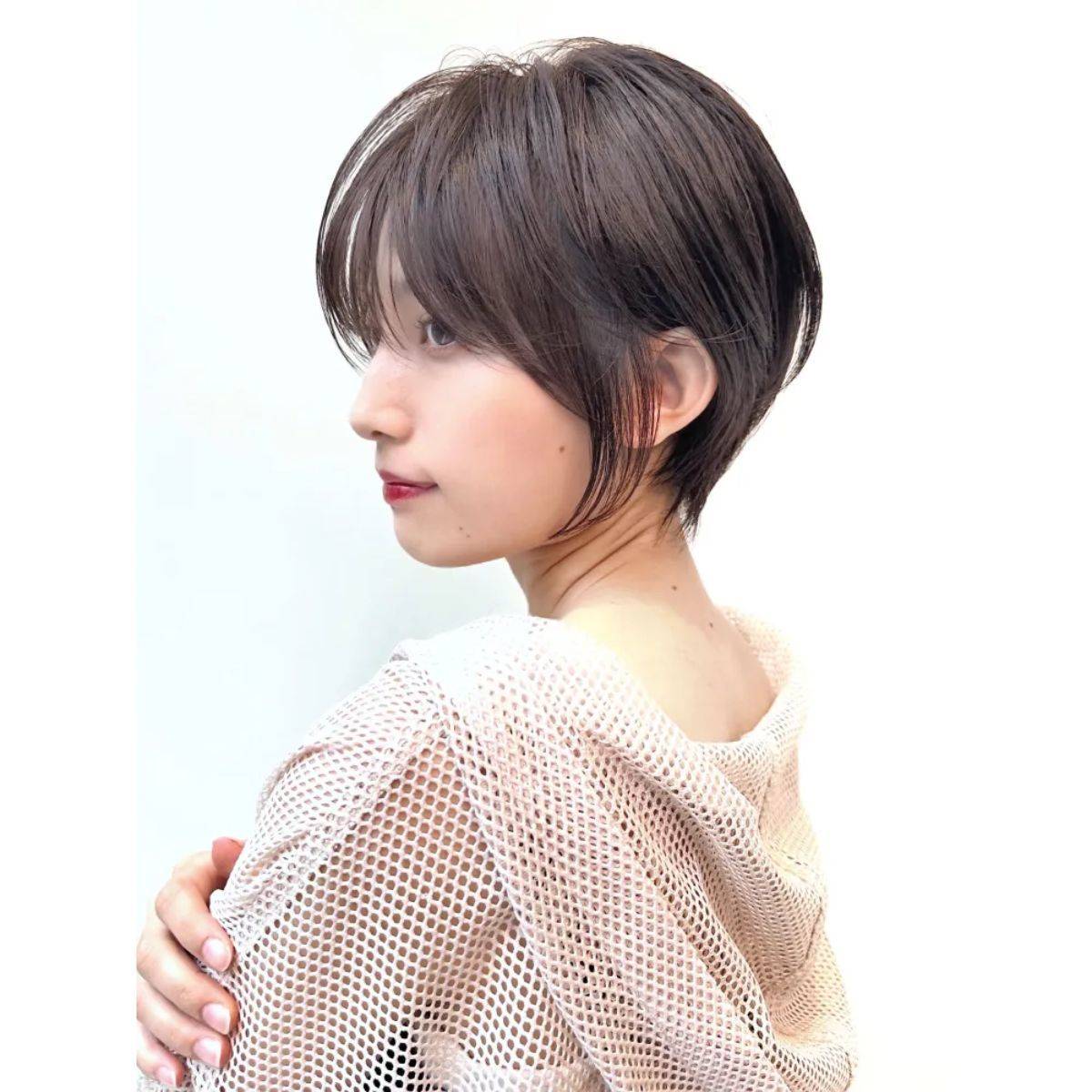 センターパートのハンサムショート