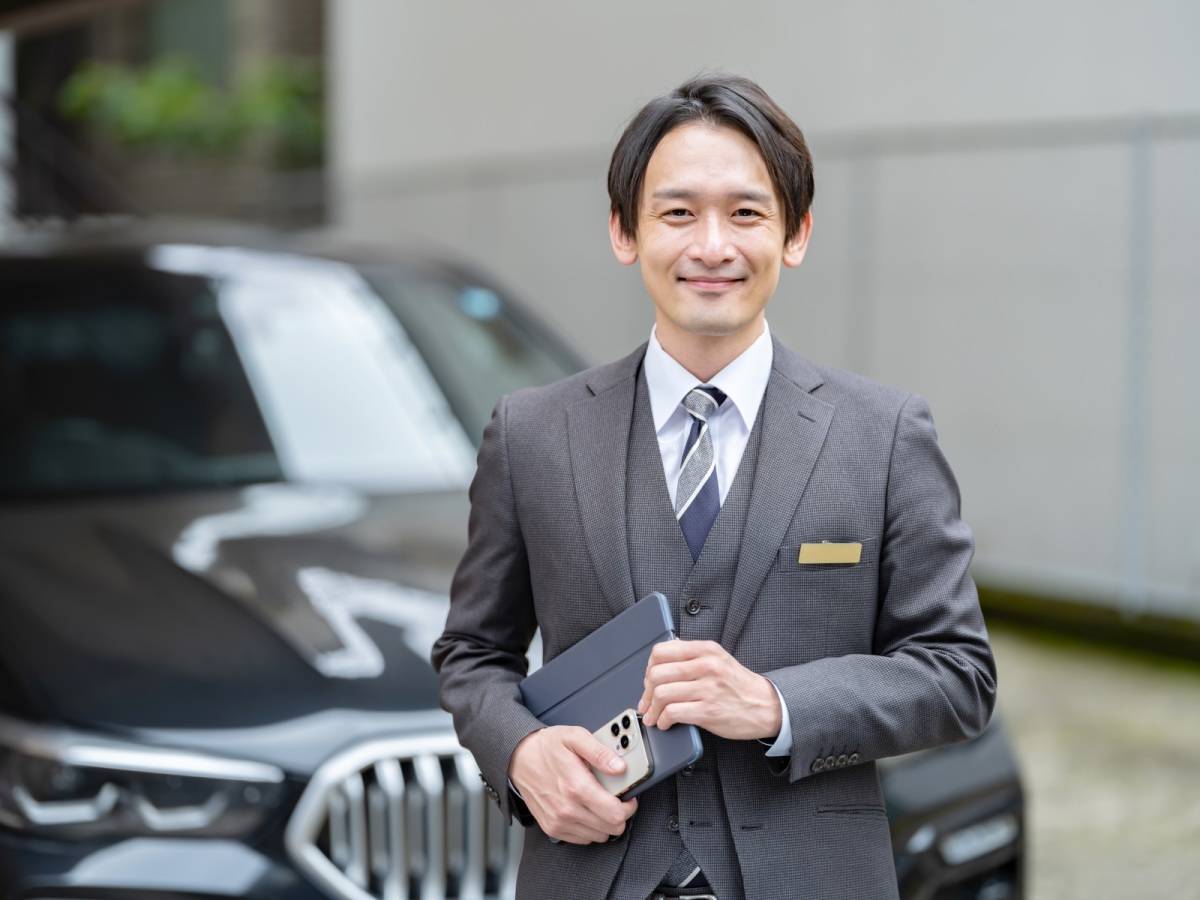 車とビジネスマン