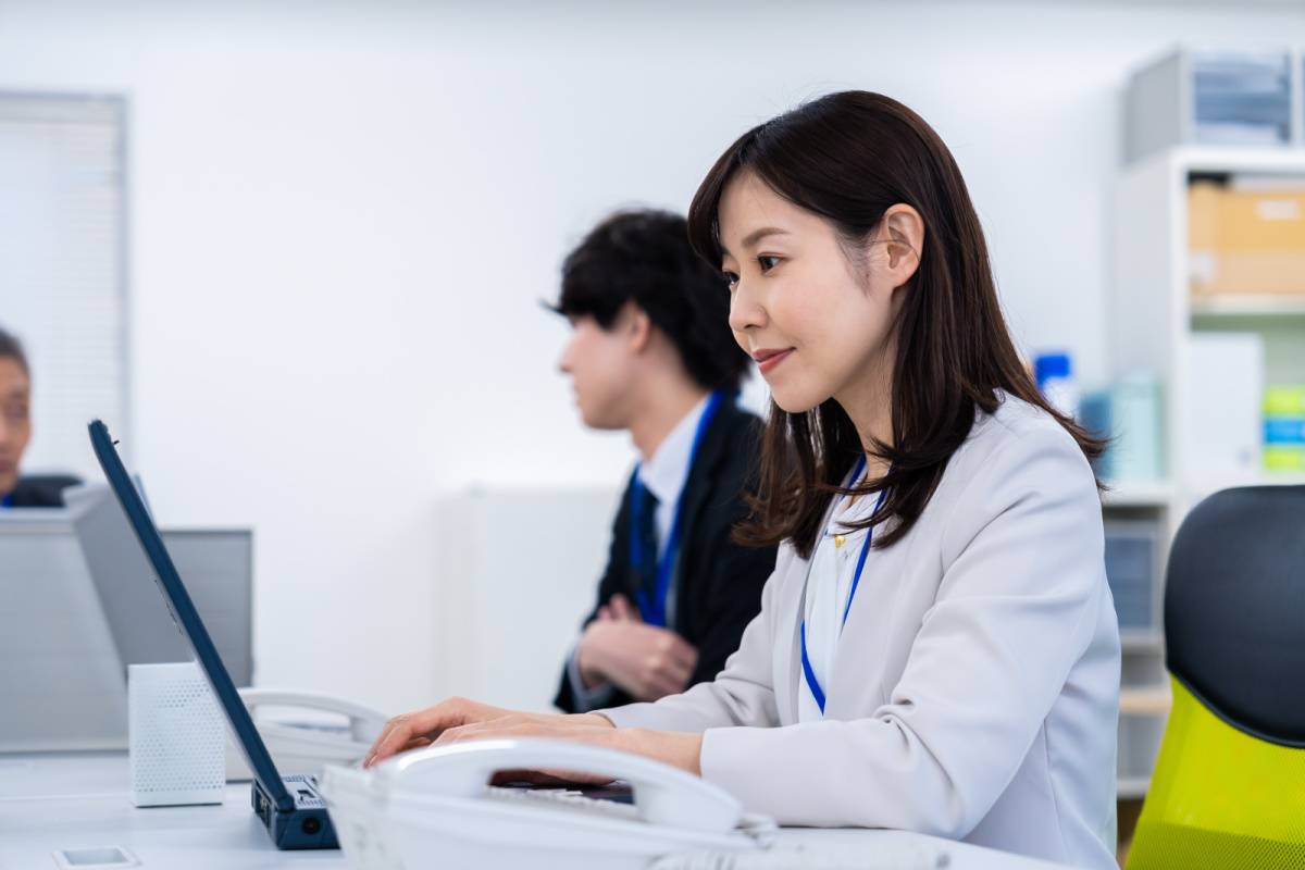 事務職の女性