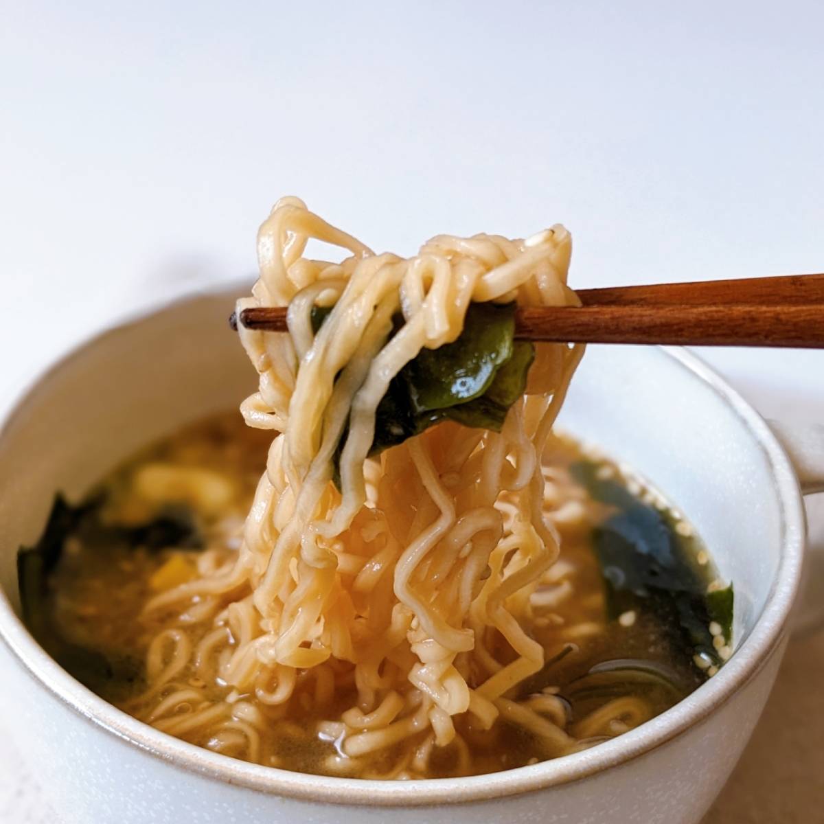 チキンラーメン公式の「味噌汁で味噌バターラーメン」のレシピ