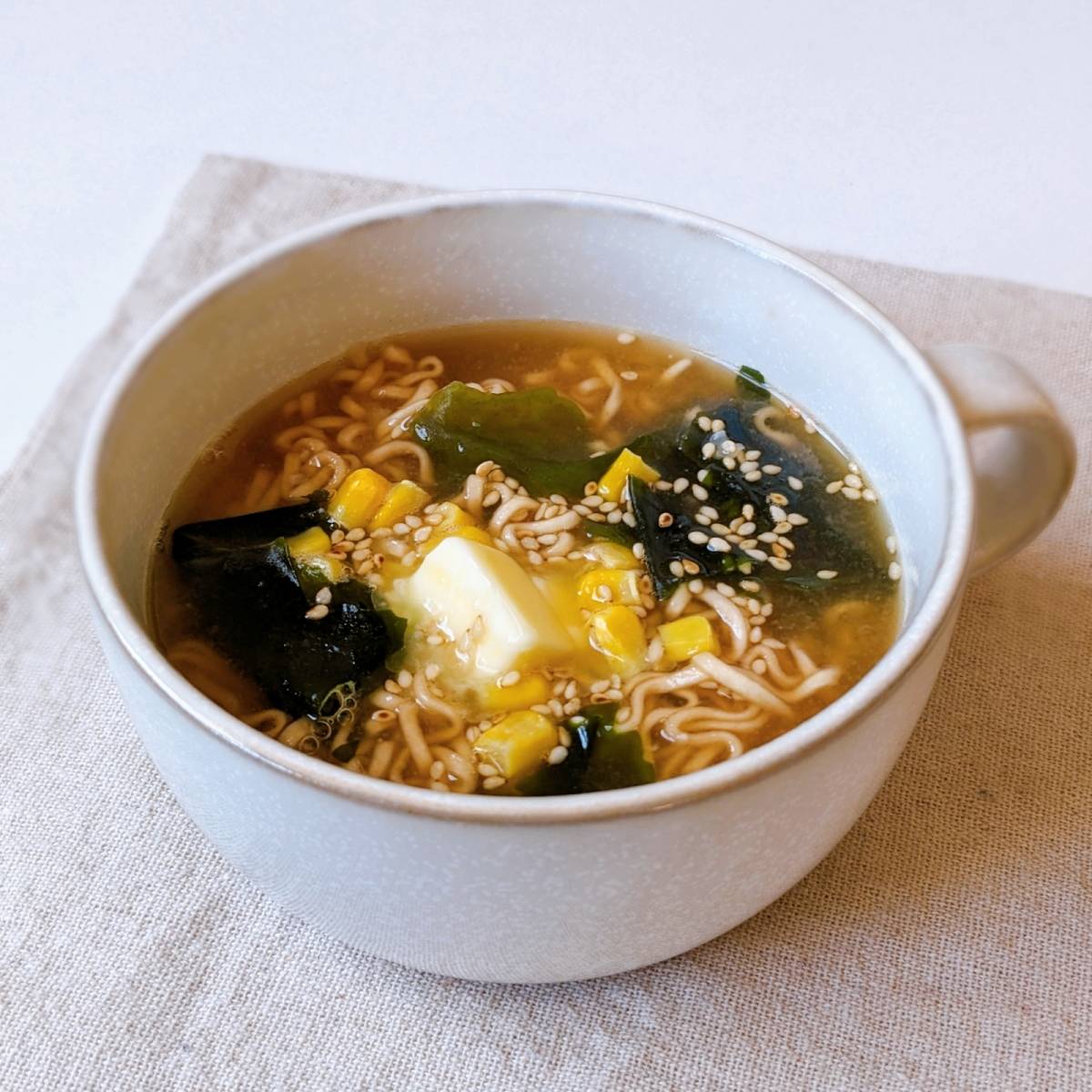 チキンラーメン公式の「味噌汁で味噌バターラーメン」のレシピ