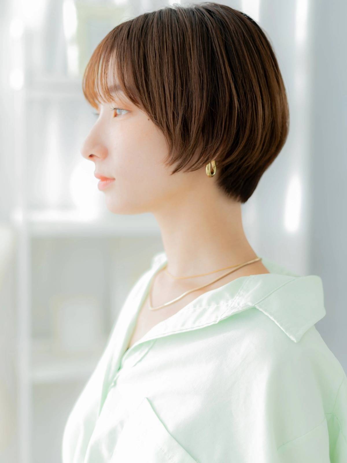 美シルエットのシースルーバングショート