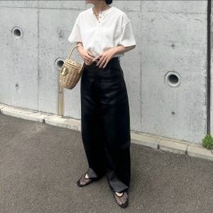 【2026年6月】こう着るのが今っぽい……！初夏の黒パンツコーデ5選