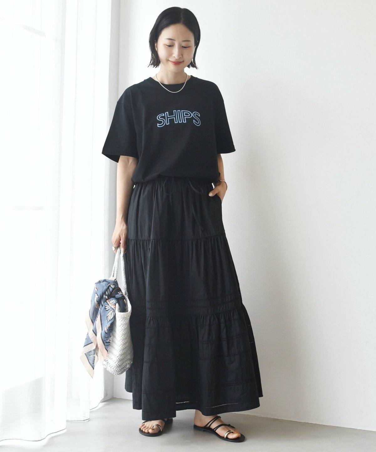 Tシャツ×ロングスカートコーデ