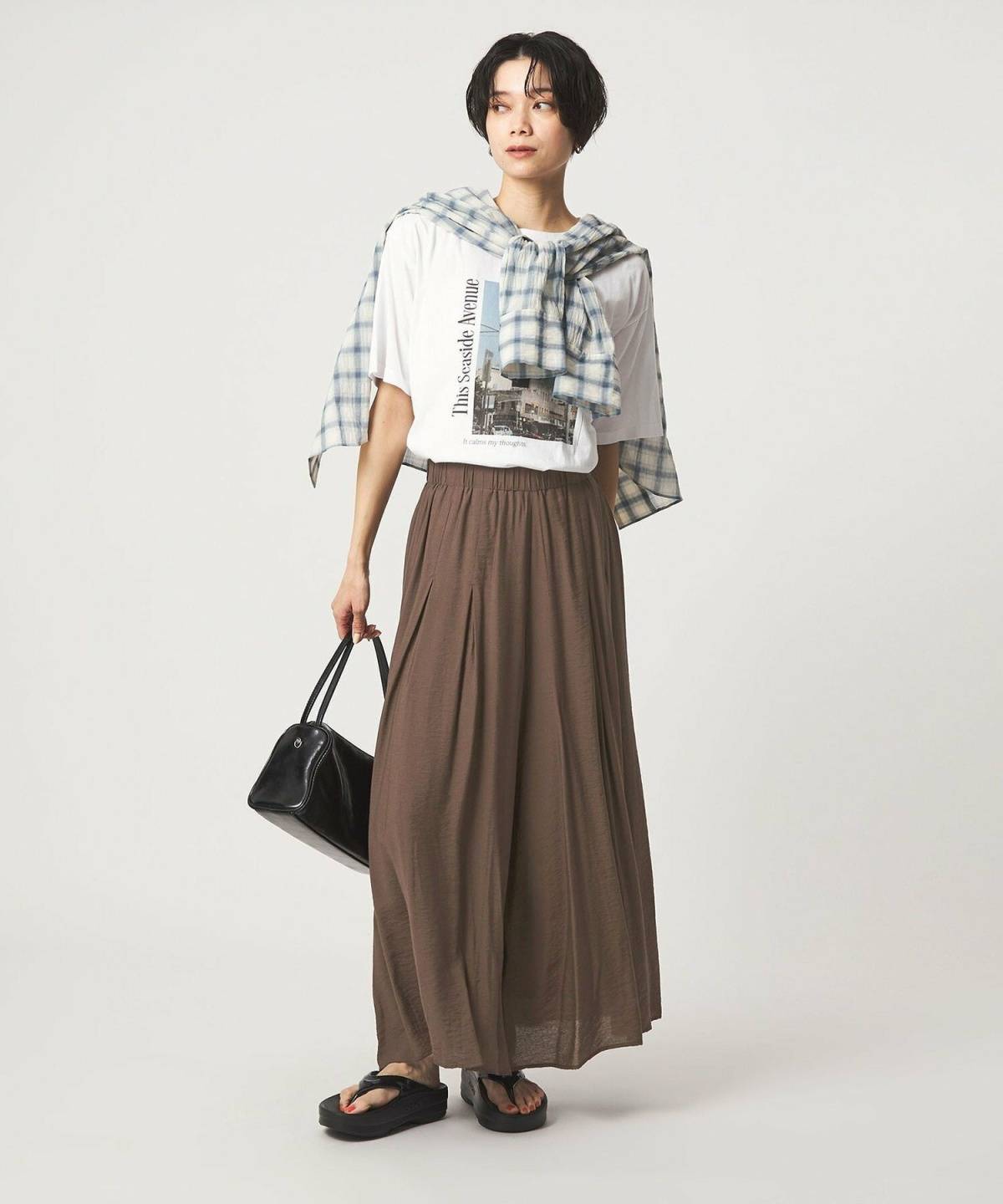 キュロットパンツ×シャツ肩掛けコーデ