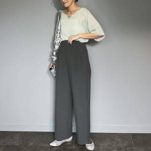 【2026年6月】おばさん感ゼロ……！老け見えしない初夏のブラウスコーデ5選