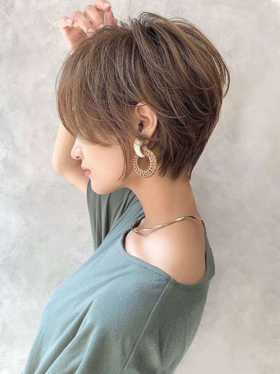 立体感くびれショート