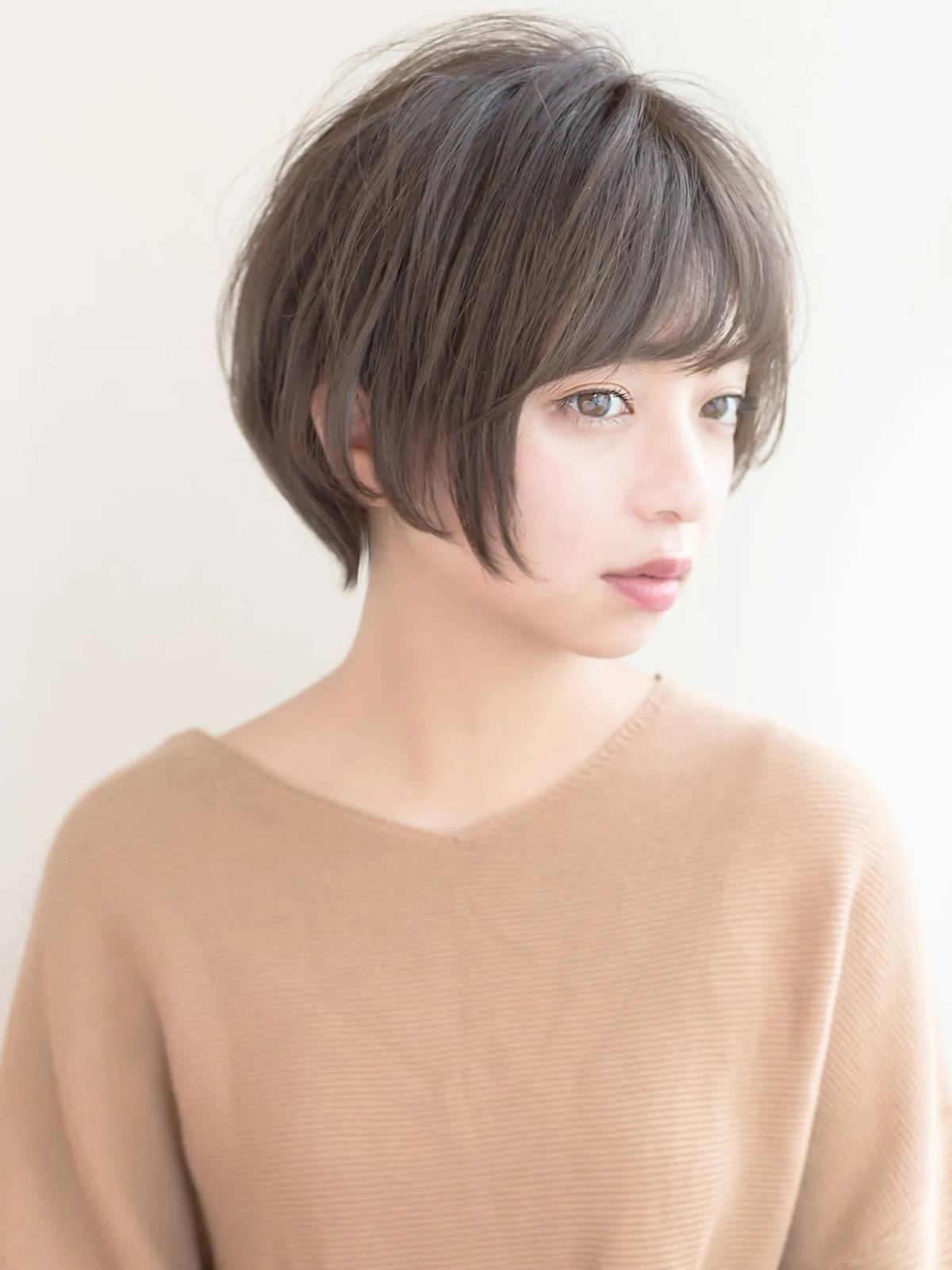 サイド長めのすっきり大人ボブ