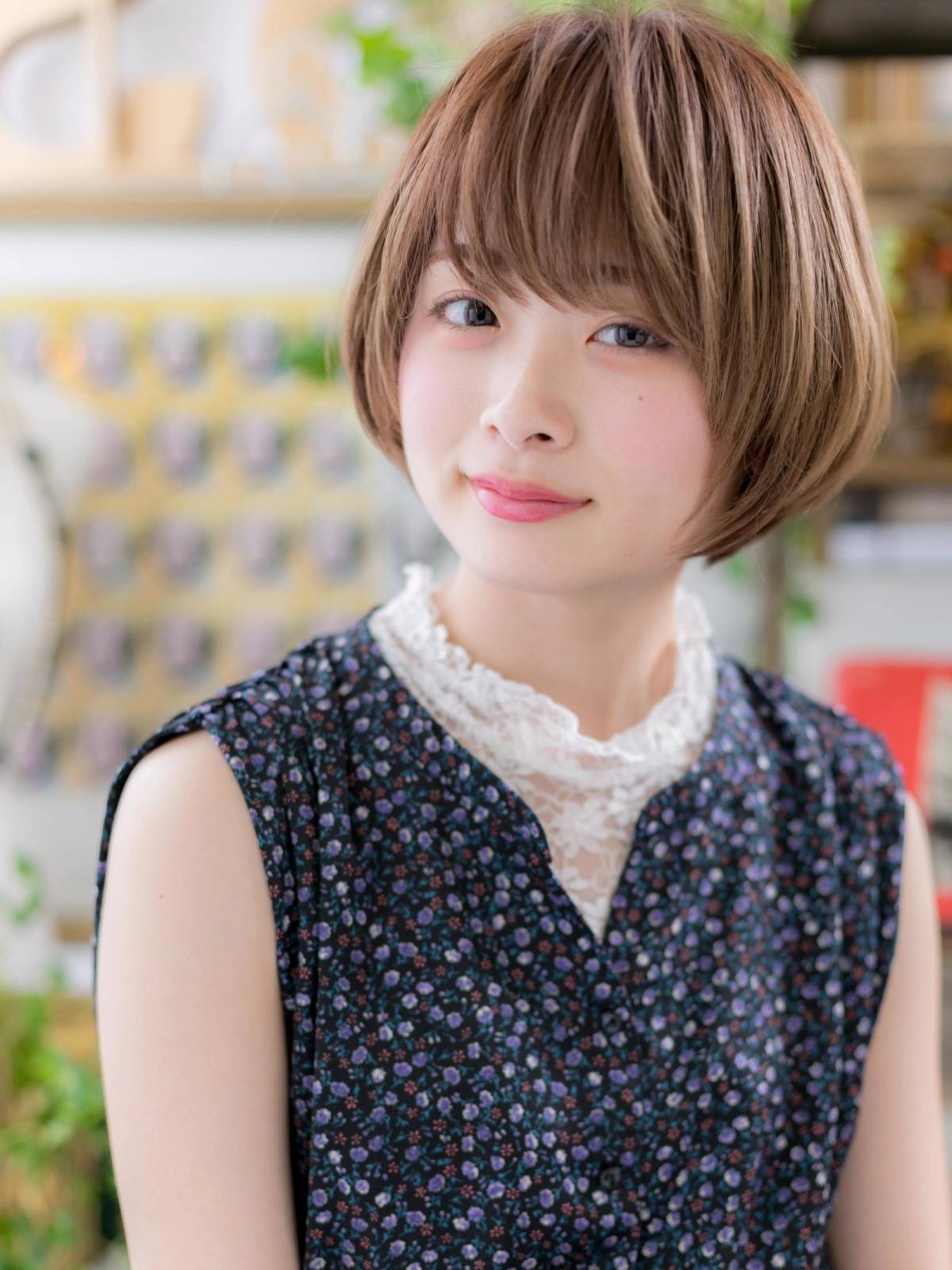 前下がりの丸みショート