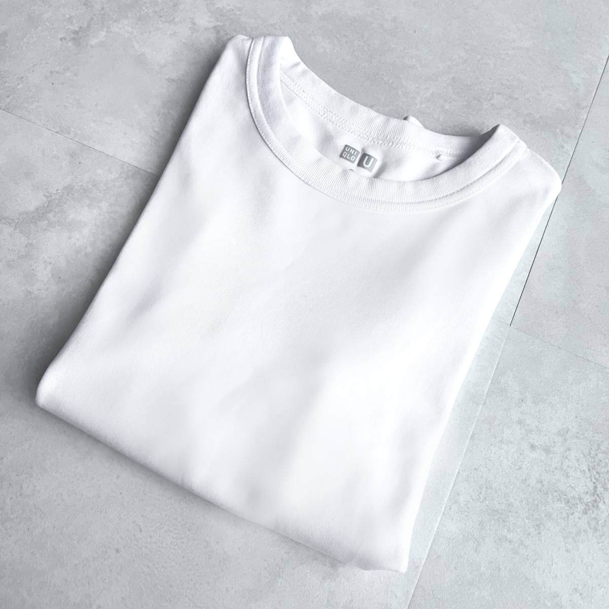 ユニクロの白Tシャツ