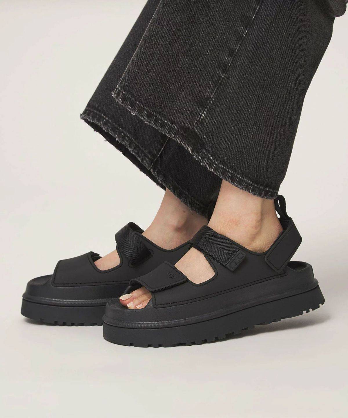 UGG ゴールデングロウ サンダル