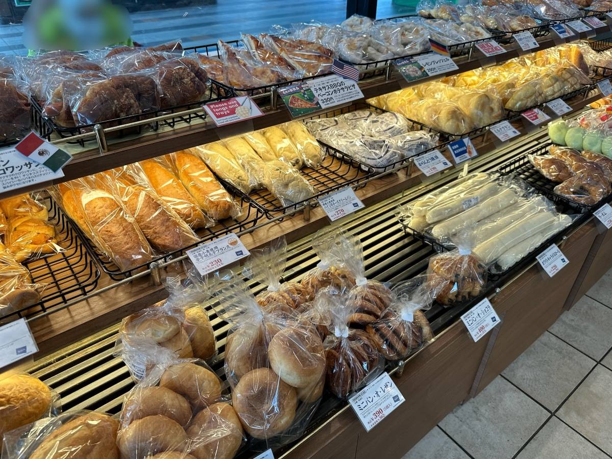 店内に並ぶパン