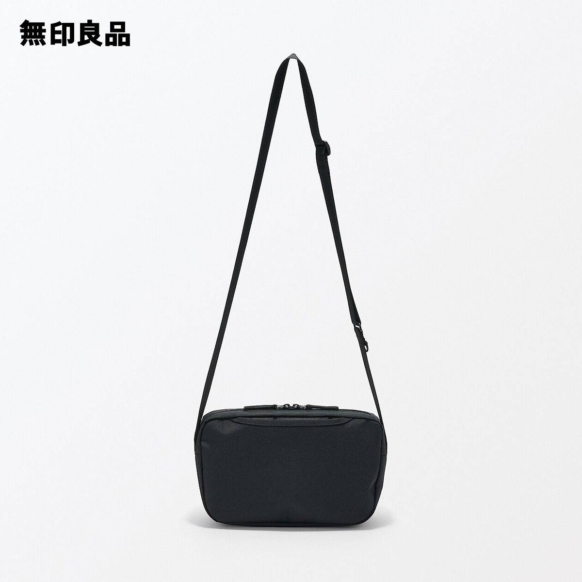 背面ポケット付き ショルダーバッグ