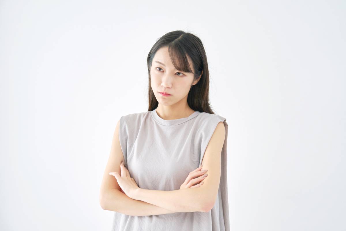 不満そうな女性