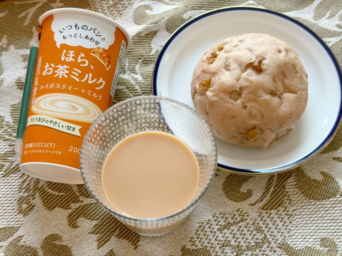 ほら、お茶ミルク「ルイボスティー＋ミルク」とパン