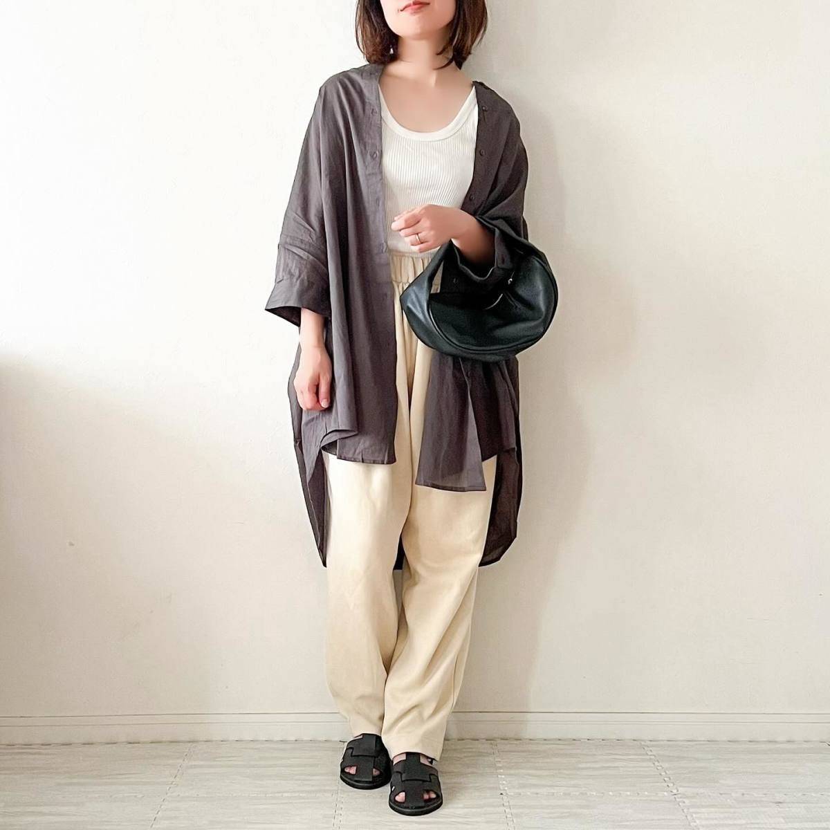 ロングシャツを羽織る♡