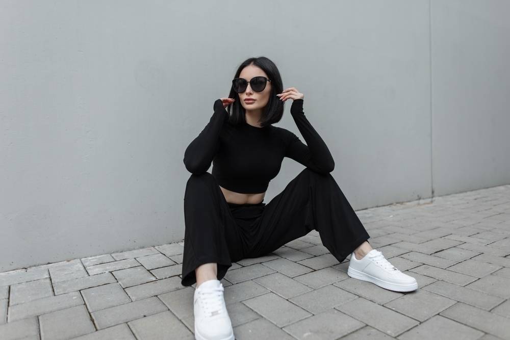 ニューバランスの人気スニーカーを大人コーデに取り入れて♡
