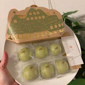 【滋賀県】草屋根のパッケージが可愛い♡ホッとする味わいのたねや饅頭
