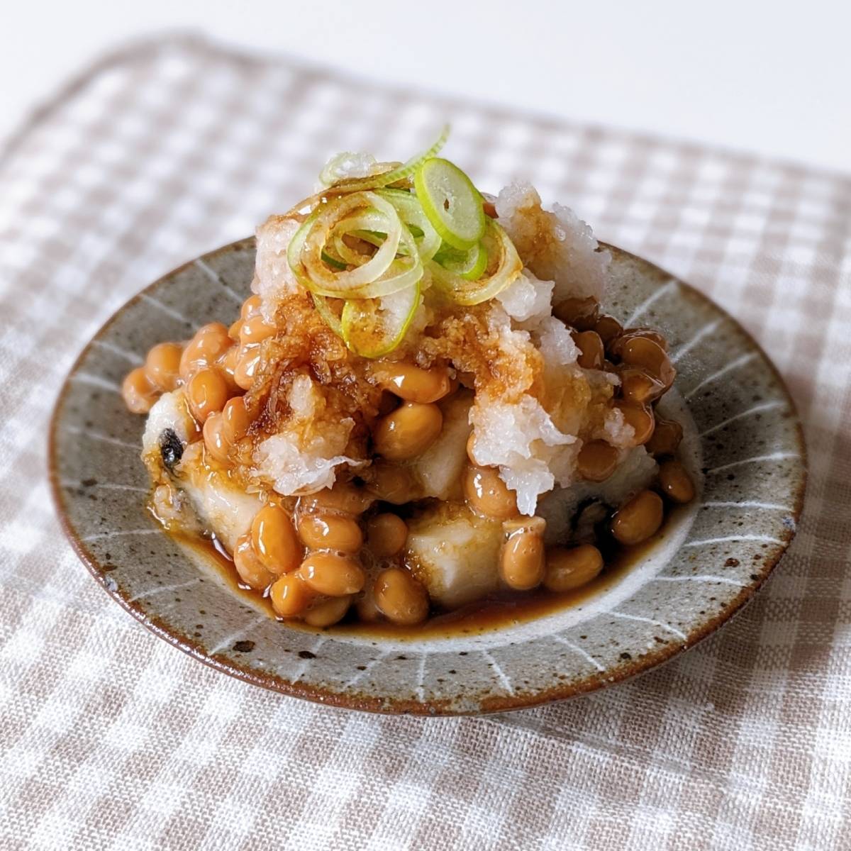タカノフーズ公式の「おろしねぎ納豆もち」のレシピ