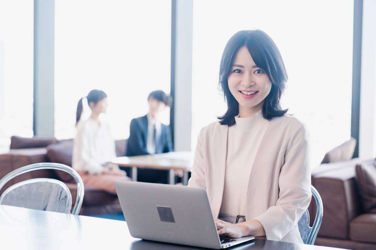 事務職の女性