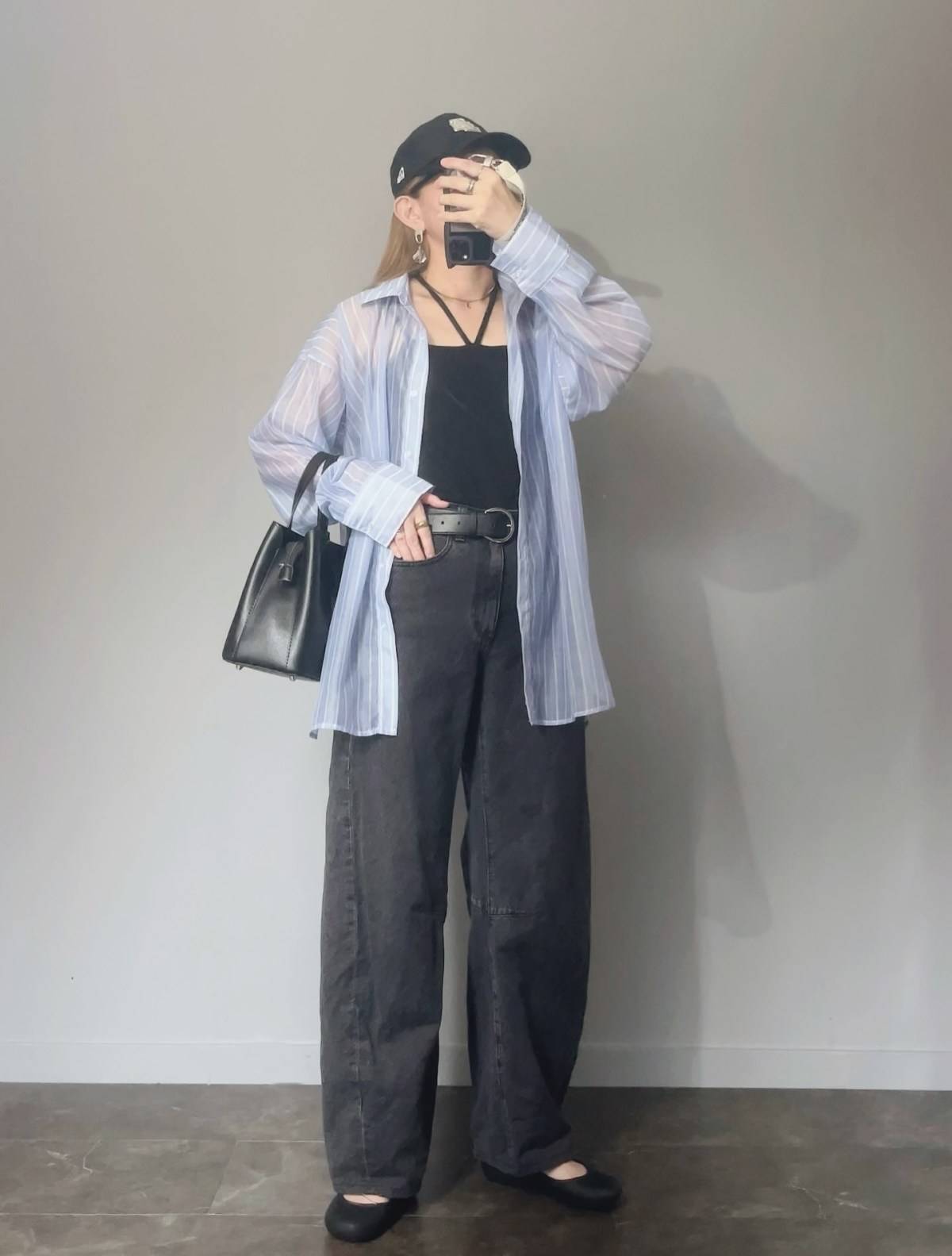 ホルターネックトップス×シアーシャツ