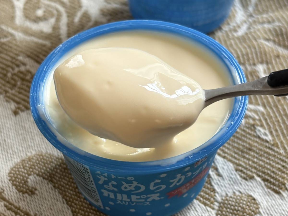 メイトーのなめらかプリン カルピス入りソース