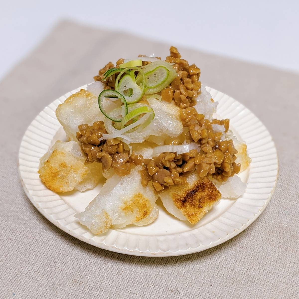 タカノフーズ公式の「からみ納豆揚げもち」のレシピ