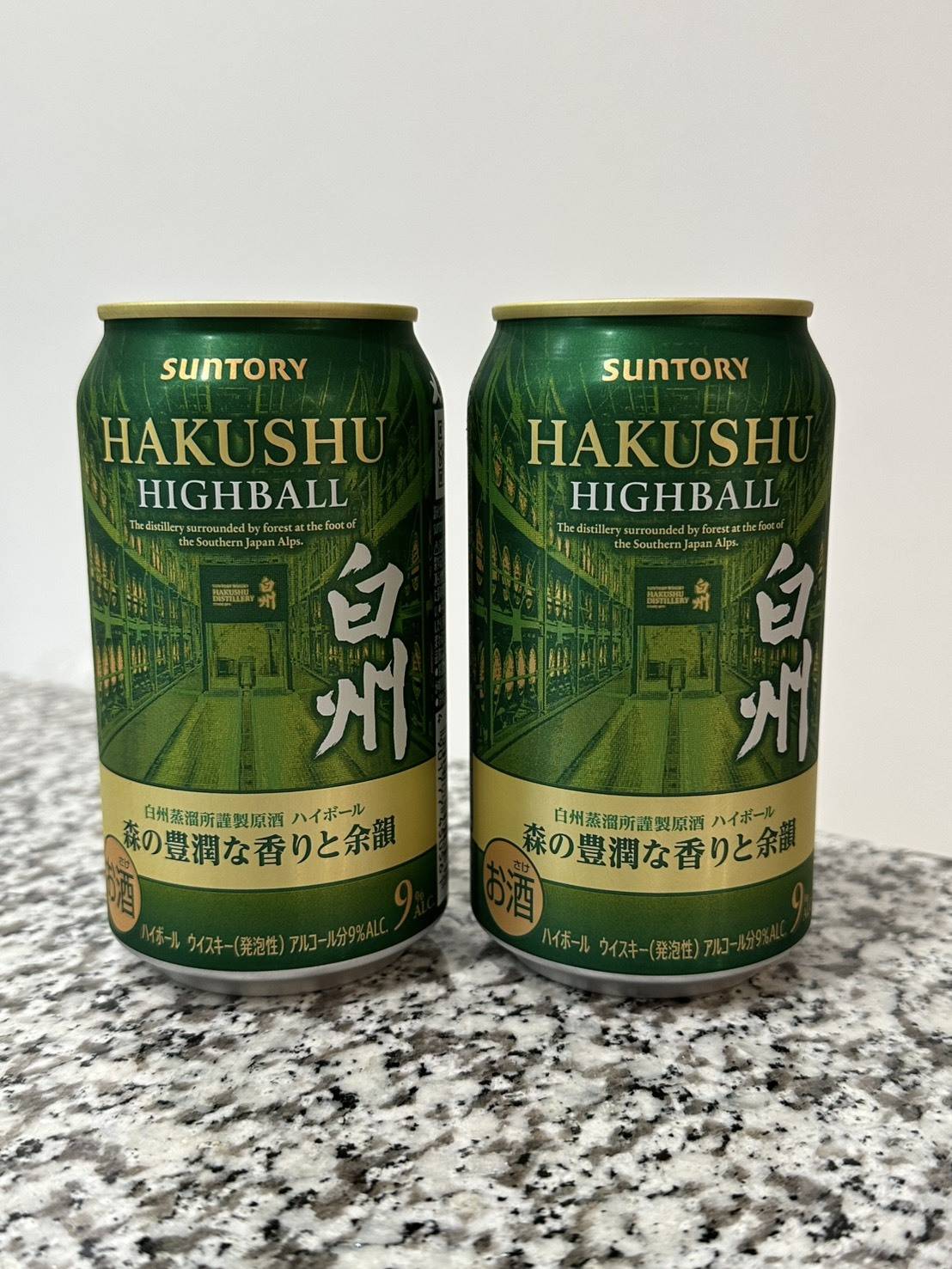2本の白州のハイボール缶