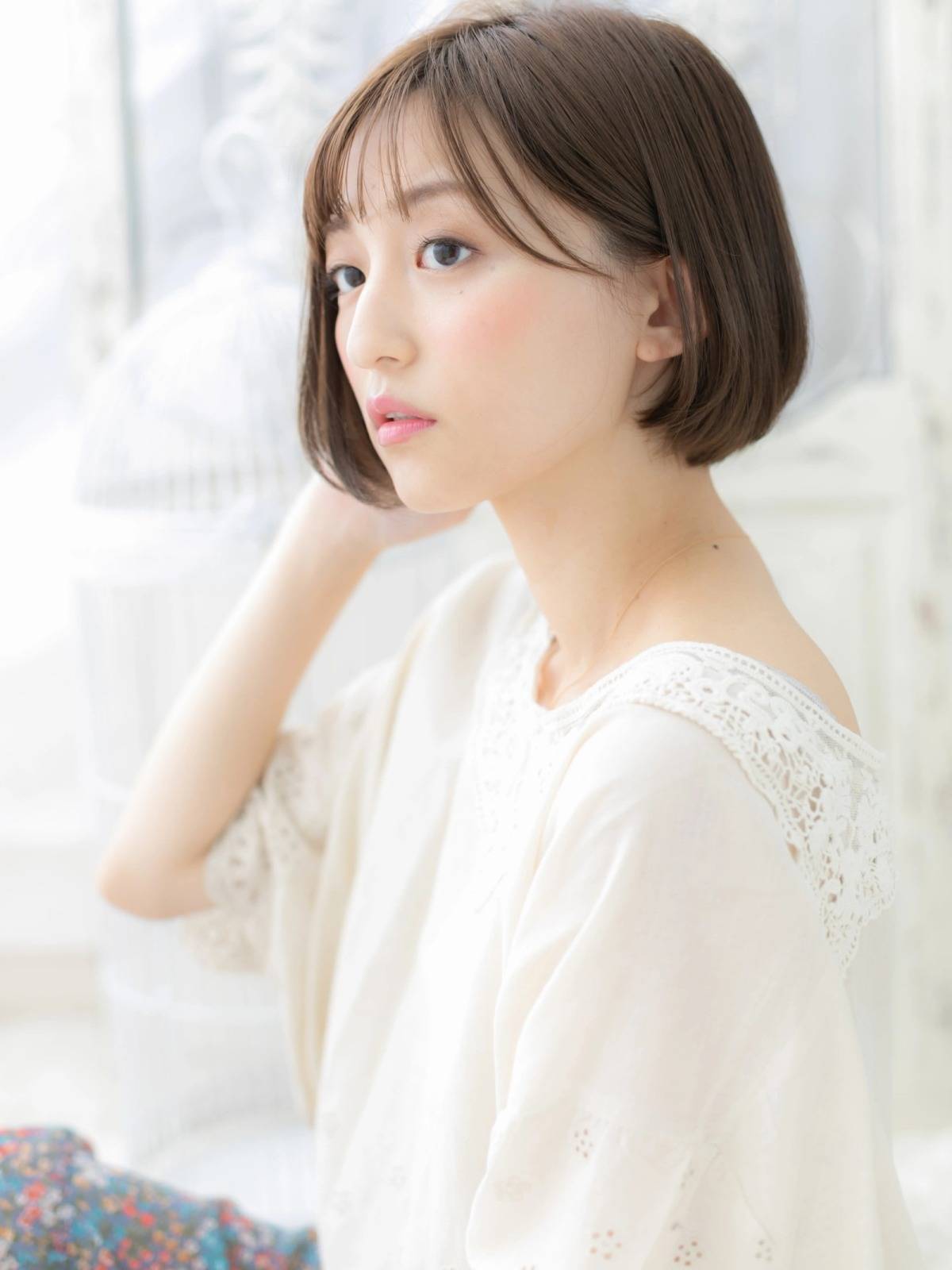 シースルーバングの丸みボブ