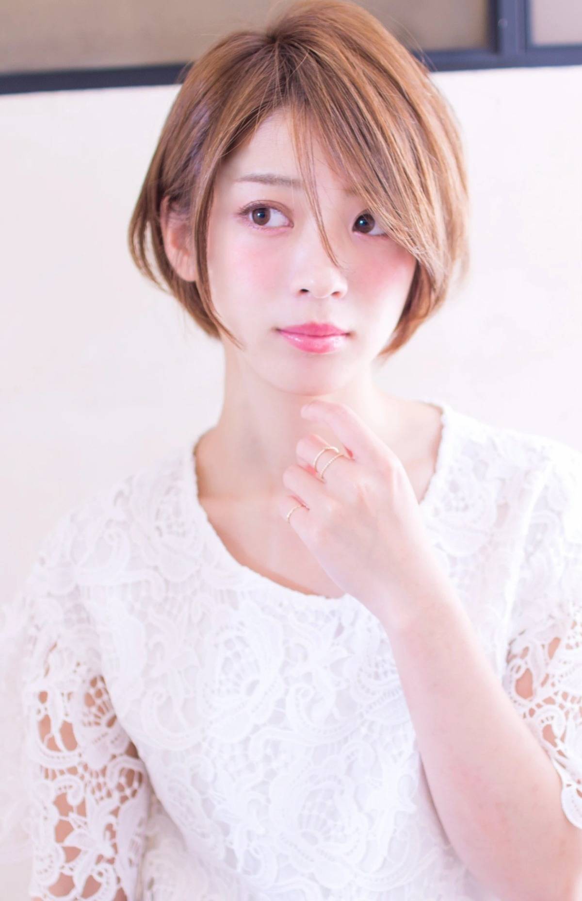 前髪長めのシンプルショート
