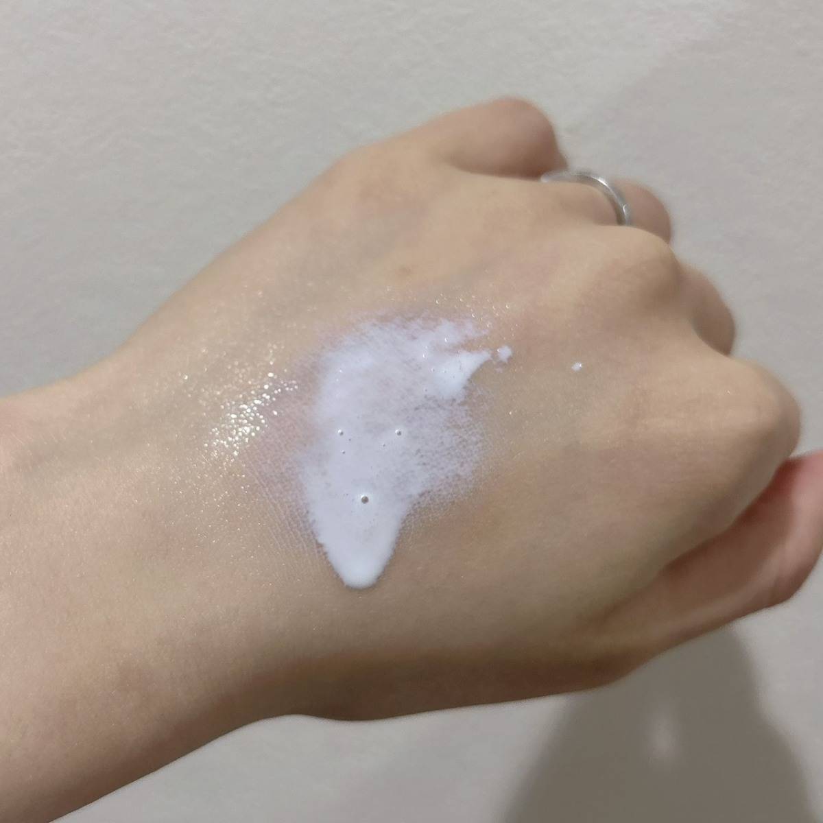 ALOBABY UV&アウトドアミストを手に出したところ