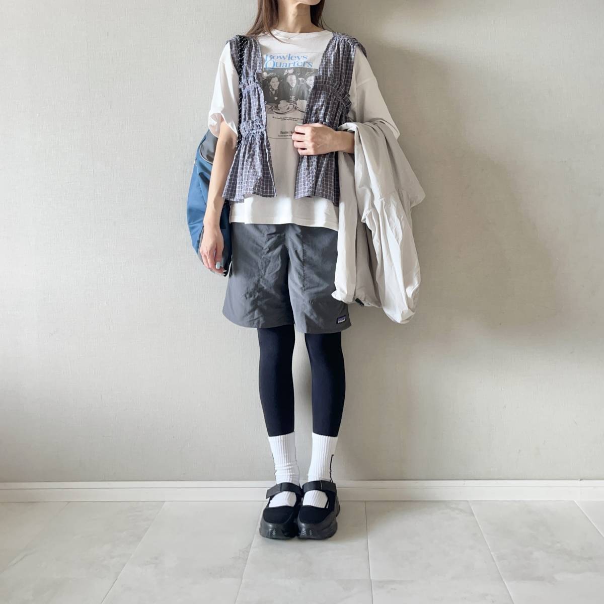 雨の日も動きやすい！ショートパンツのレイヤードコーデ