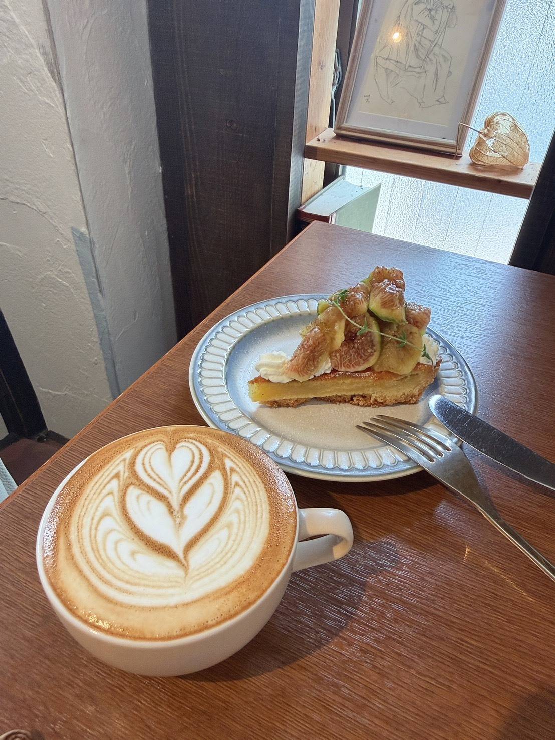 Lupi Coffee タルトとカフェラテ
