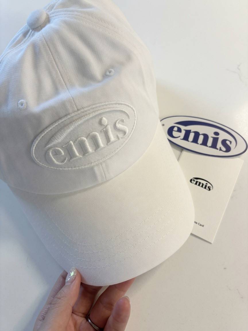 emisの白キャップ
